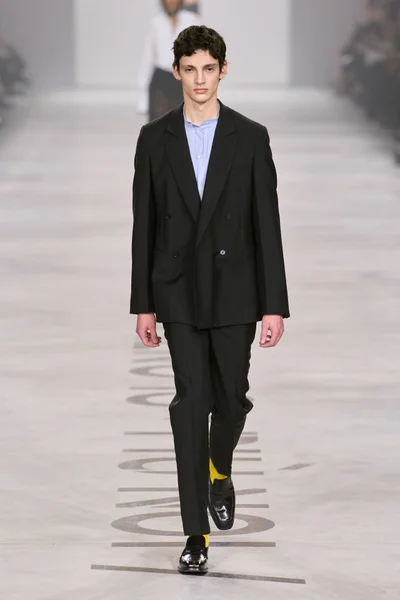 Look 3